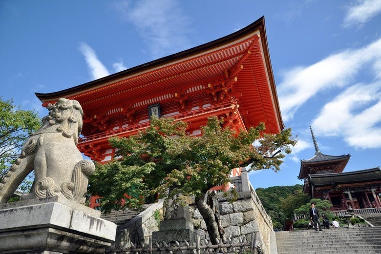 Kiyomizu-dera é outro templo budista de Kyoto