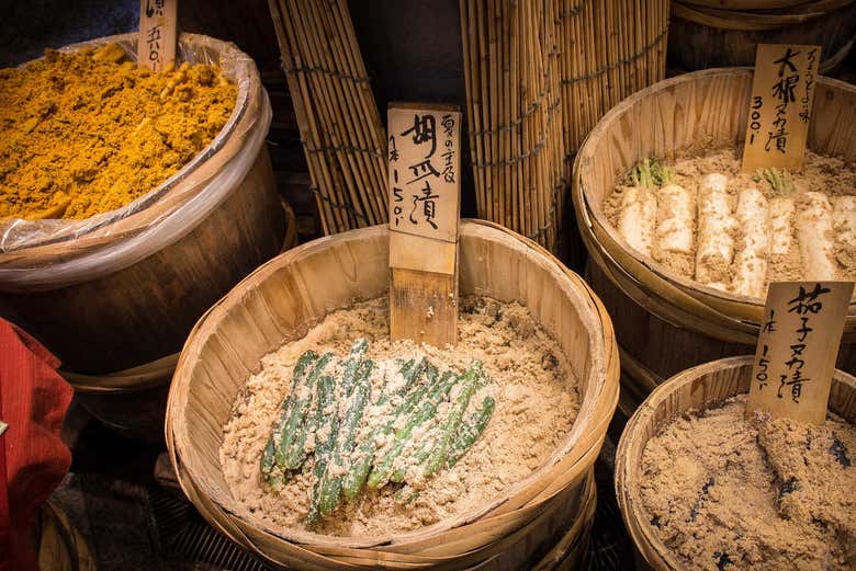 Productos en el mercado de Nishiki