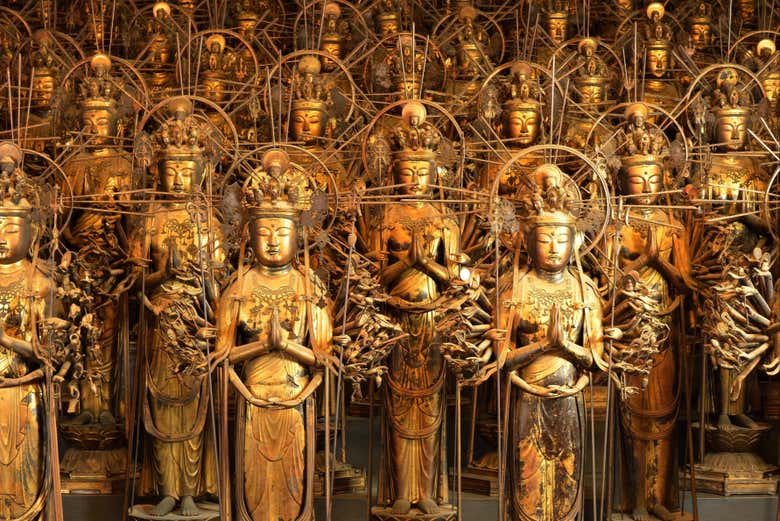 Estátuas de Kannon, a deusa budista da misericórdia