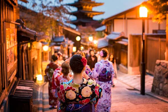 Tour serale di Gion