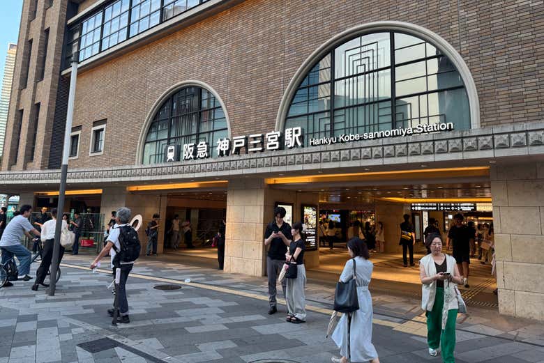 Recorreremos las animadas avenidas y zonas comerciales de Kobe