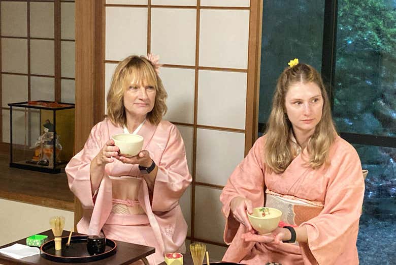 Durante la cerimonia del tè