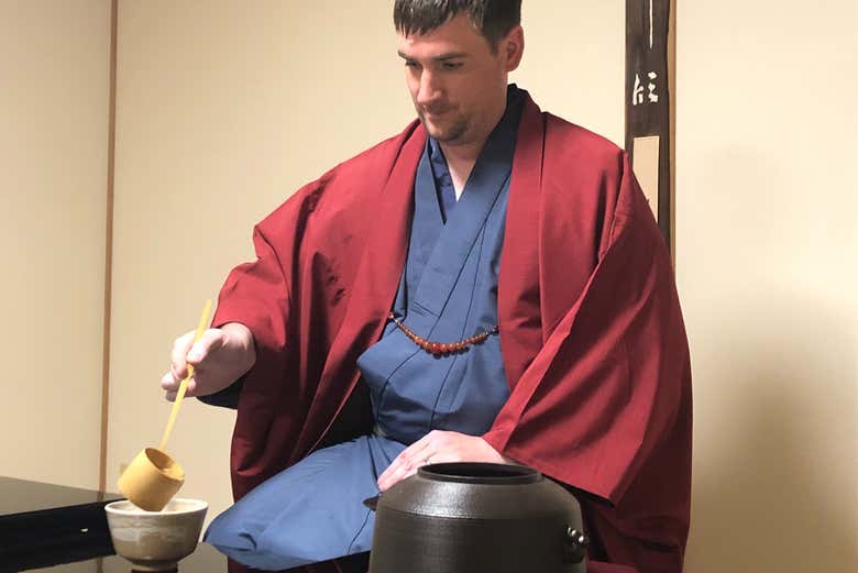 Apprendendo l'arte della cerimonia del tè