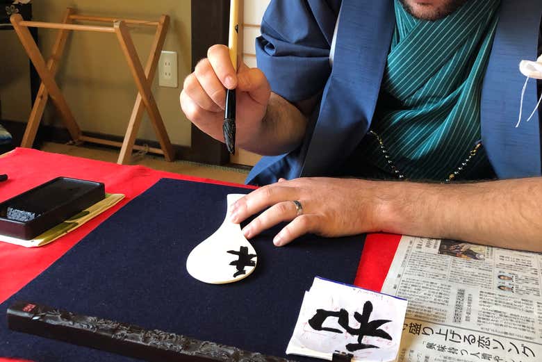 Imparando la calligrafia nel taller