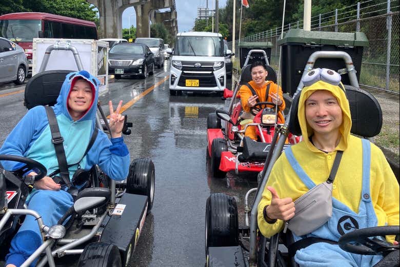 Las avenidas de Naha cobran vida con estos karts