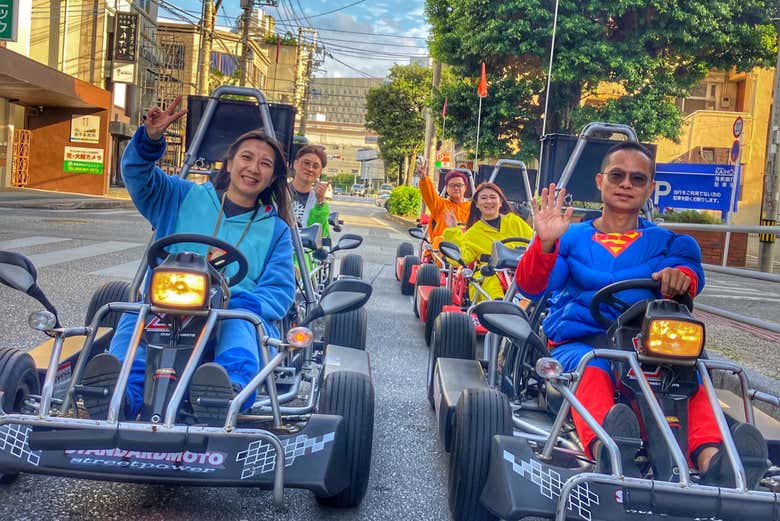 Parcourez les rues de Naha en kart