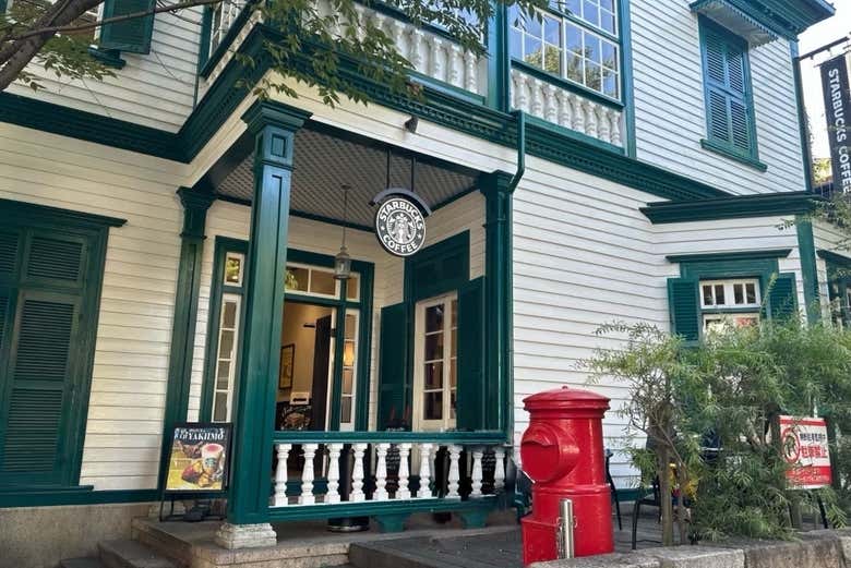 Une cafétéria dans un immeuble de Kobe
