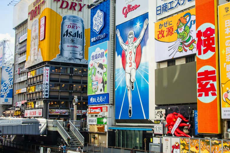 Painéis famosos do bairro Dotonbori em Osaka