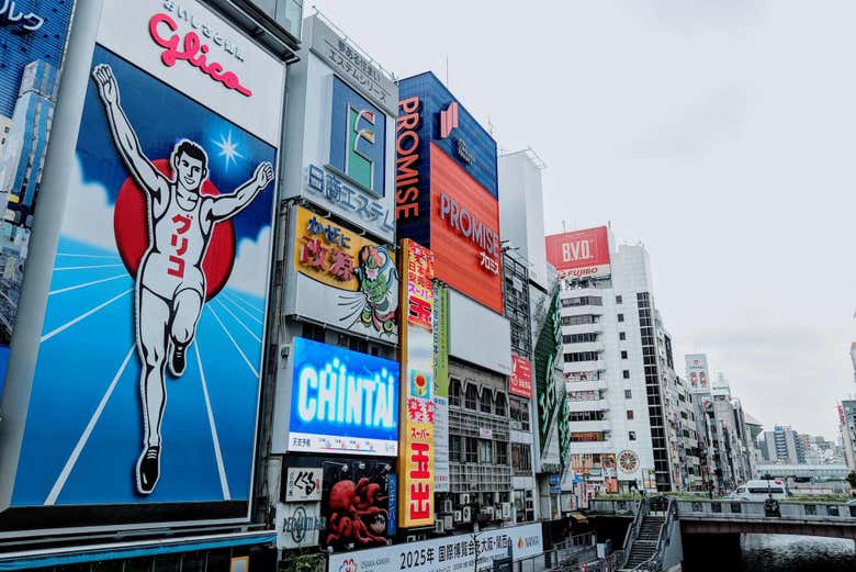 O famoso painel do Glico Man