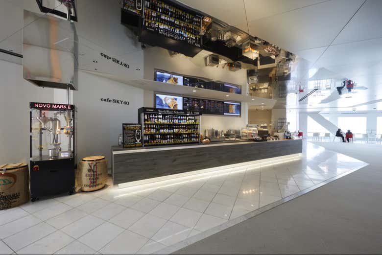 Cafeteria do jardim flutuante do Umeda Sky Building