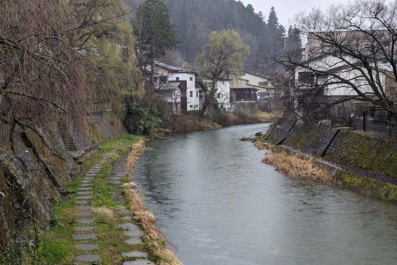 The Shō River