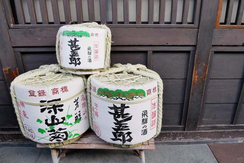 Des barils de saké dans les rues de Takayama