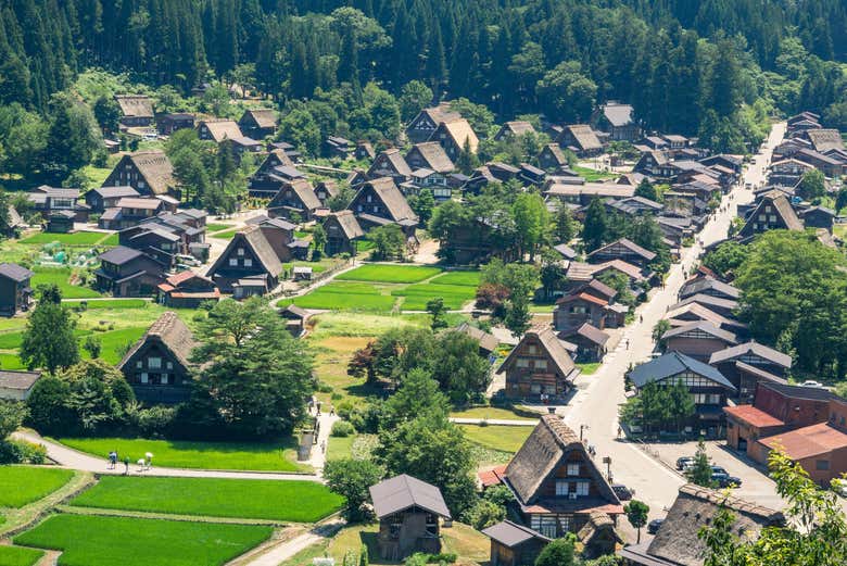 See views of Shirakawago from the Ogimachi Castle