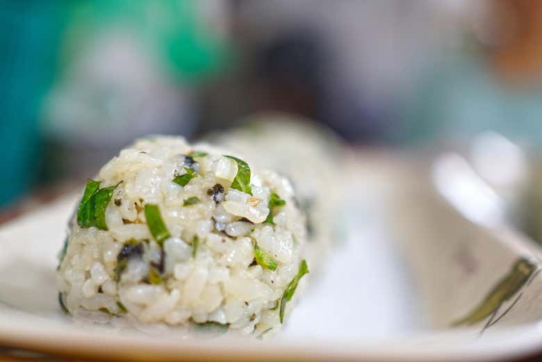 Le polpette di riso sono tipiche del Giappone