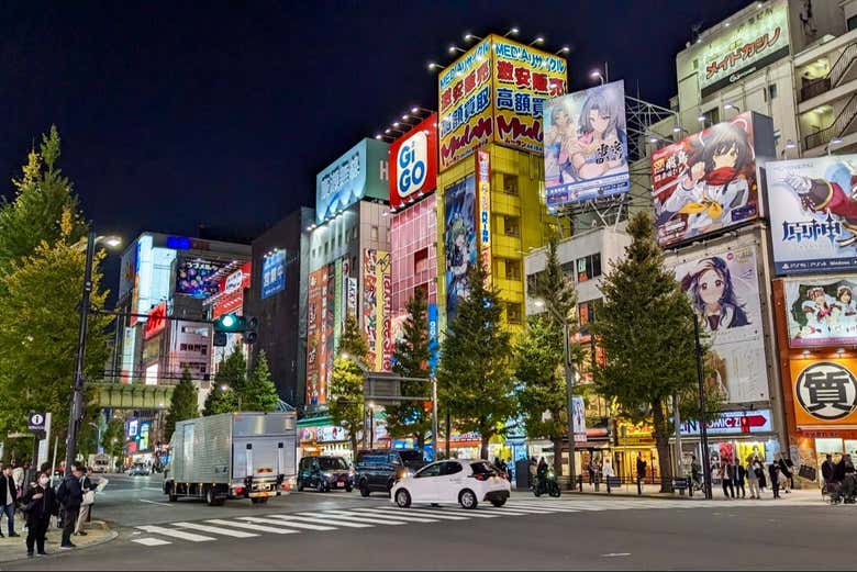 Los neones de Akihabara, el barrio más tecnológico de Tokio
