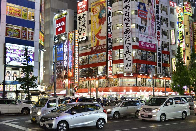 Conoceremos el ambiente nocturno de Tokio