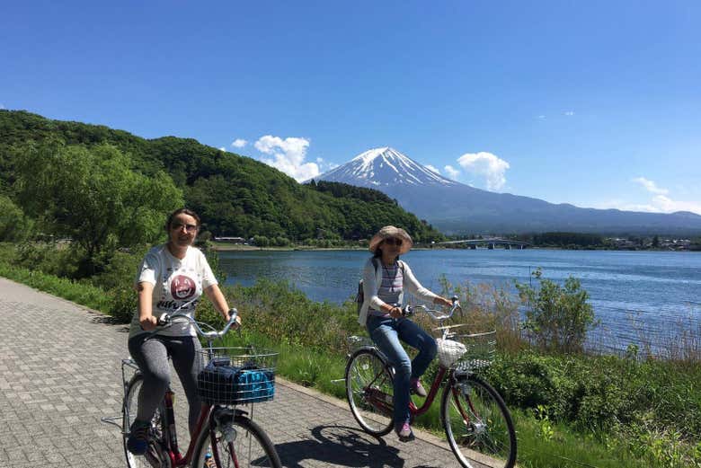 Disfrutando de la naturaleza y del lago Kawaguchi