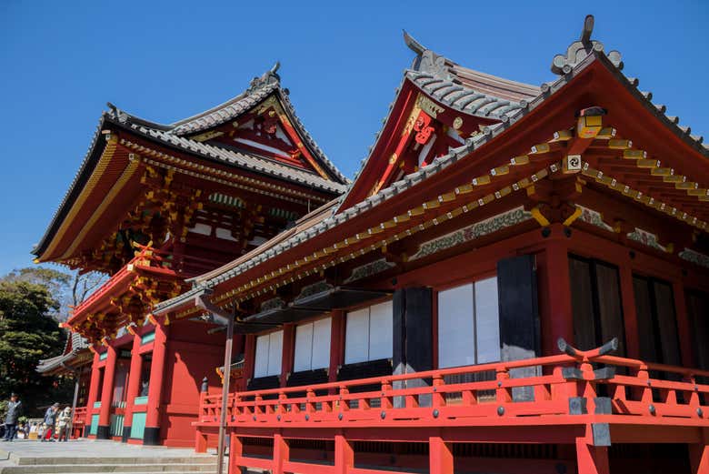 La entrada al templo Tsurugaoka Hachiman-gū