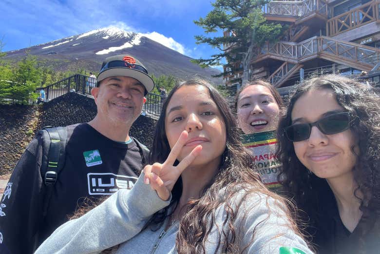 ¡Un selfie a los pies del Monte Fuji!