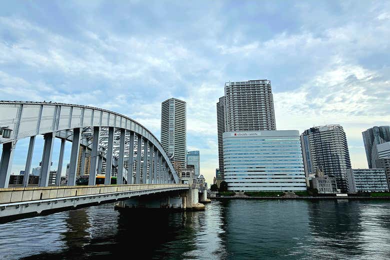 El icónico puente Kachidoki