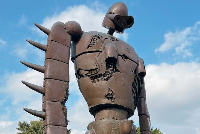 Il robot di fronte al Ghibli Museum