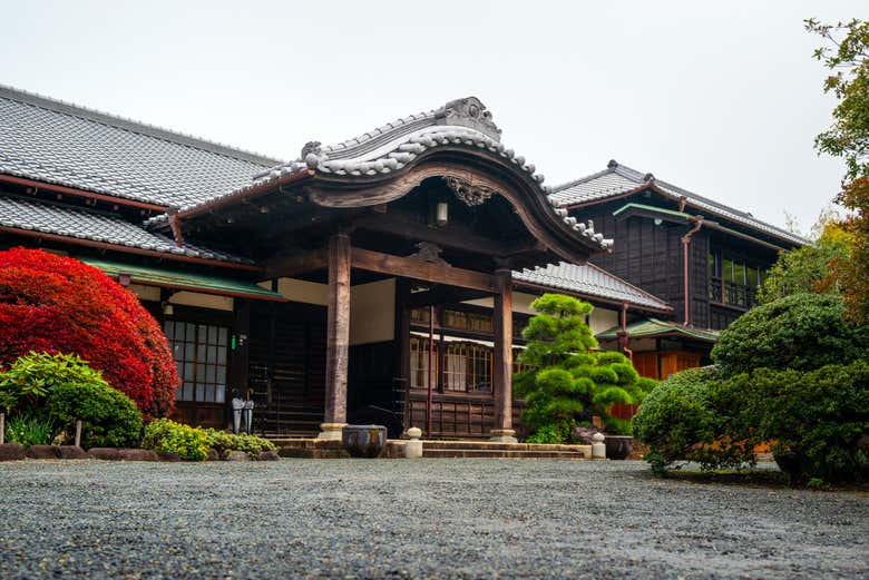 Visit the Daikeizan Gōtoku-ji temple