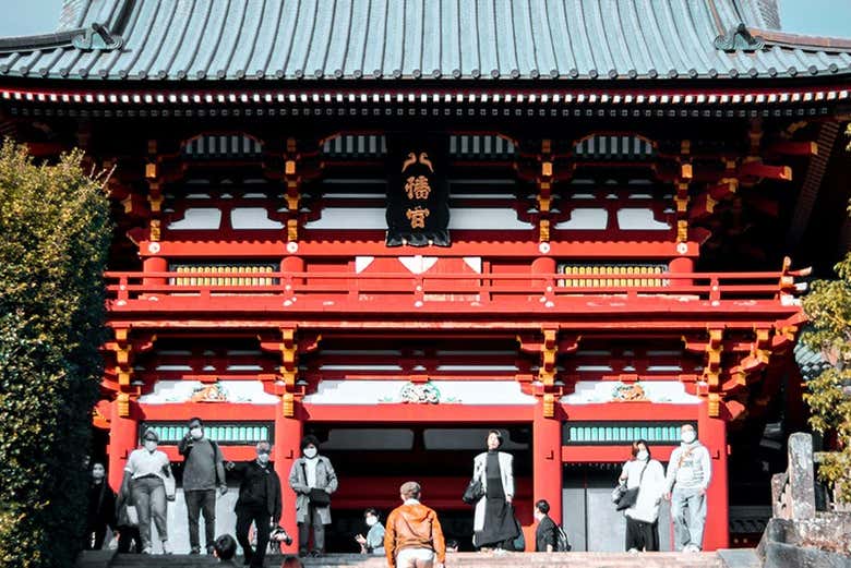 Visit the majestic Tsurugaoka Hachimangu Shrine