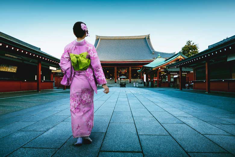 Admirando el templo Sensoji