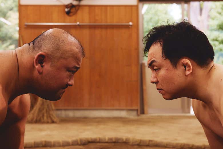 ¡Momento de tensión entre dos luchadores!