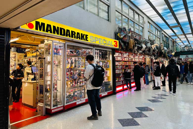 Pick up souvenirs from Tokyo