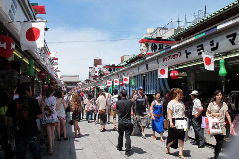 Nakamise-dori, una icónica calle comercial