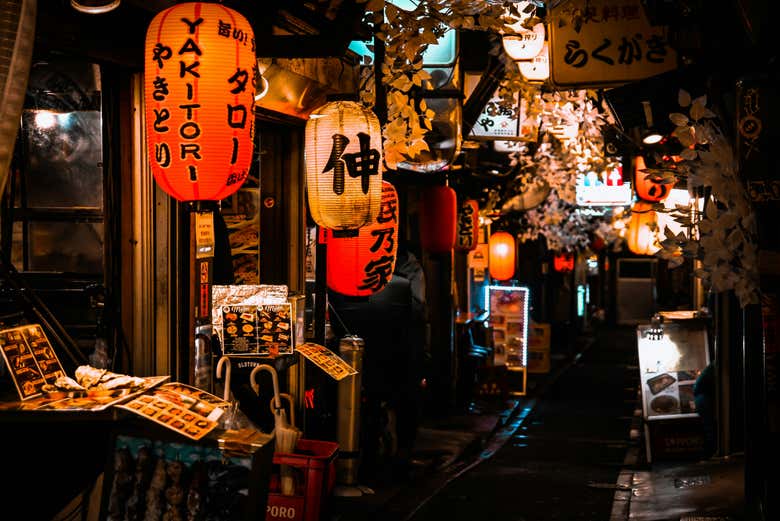 O famoso Omoide Yokocho à noite