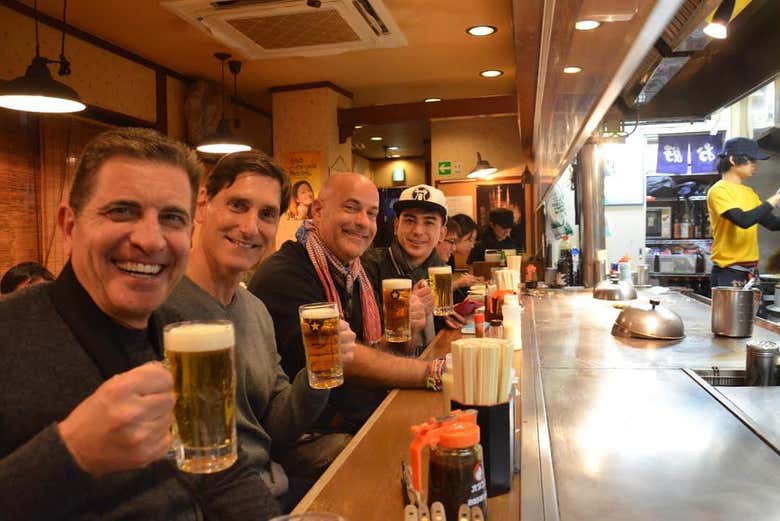 Pendant la visite gastronomique dans Shibuya