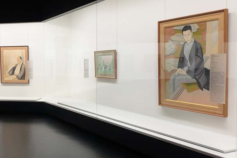 Pinturas expuestas en el tercer piso del Museo de Arte Moderno