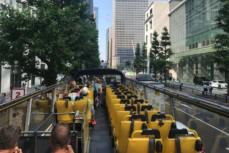 Piso superior del autobús turístico de Tokio