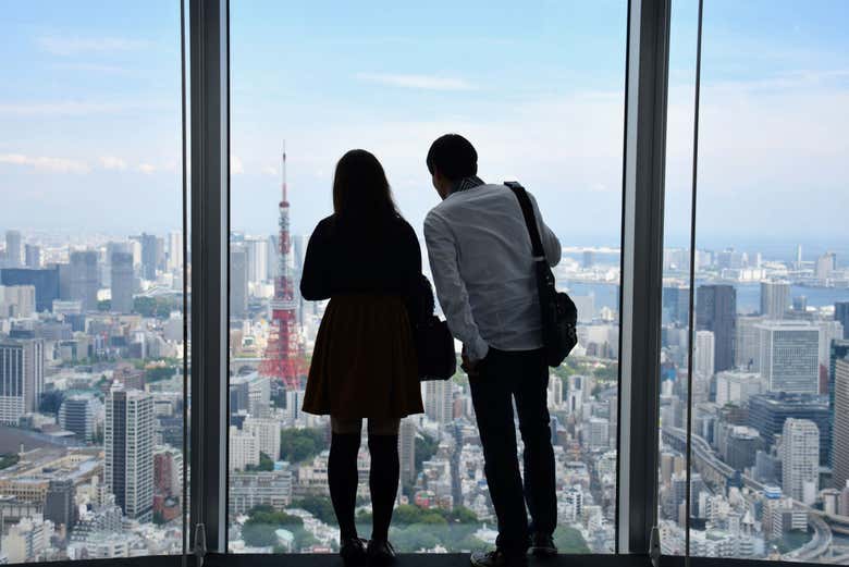 Vue sur la tour de Tokyo depuis la tour Mori