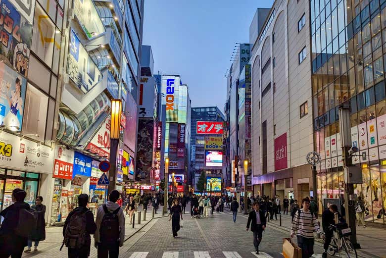 Shinjuku é a zona mais moderna da cidade