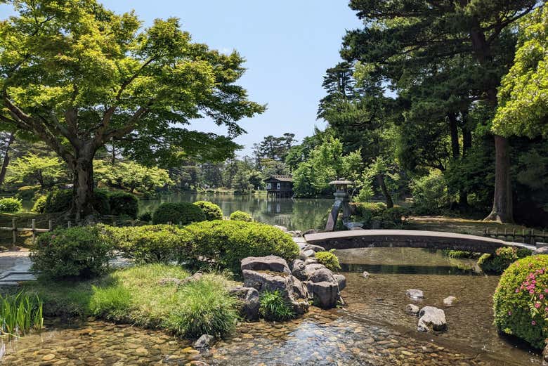 Un puente del Jardín Kenrokuen de Kanazawa