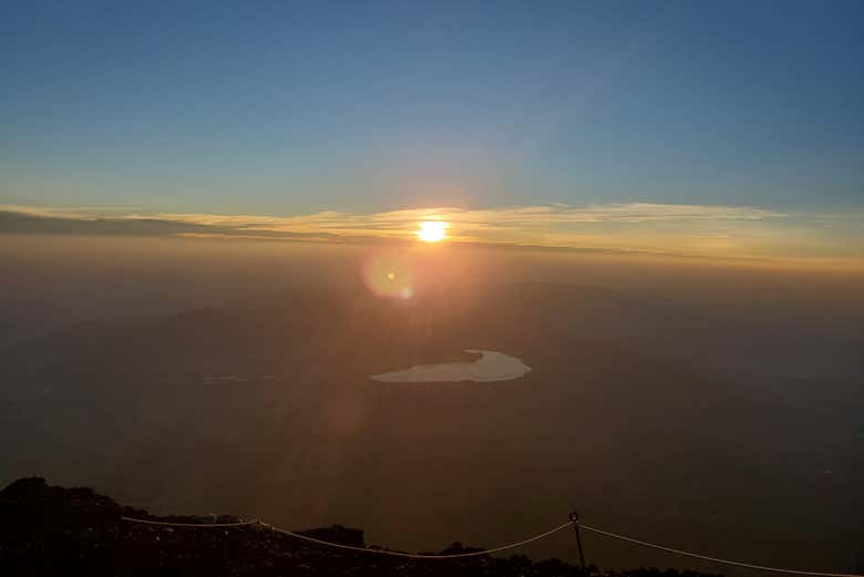 Un lever de soleil inoubliable depuis les hauteurs du Fuji