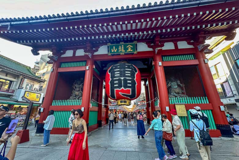 La Puerta Kaminarimon del templo Sensoji