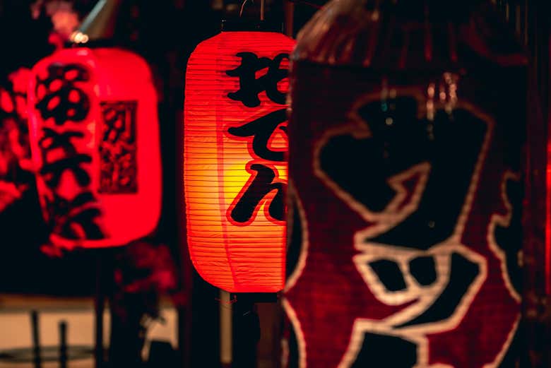 Omoide Yokocho, uma ruela repleta de restaurantes e bares