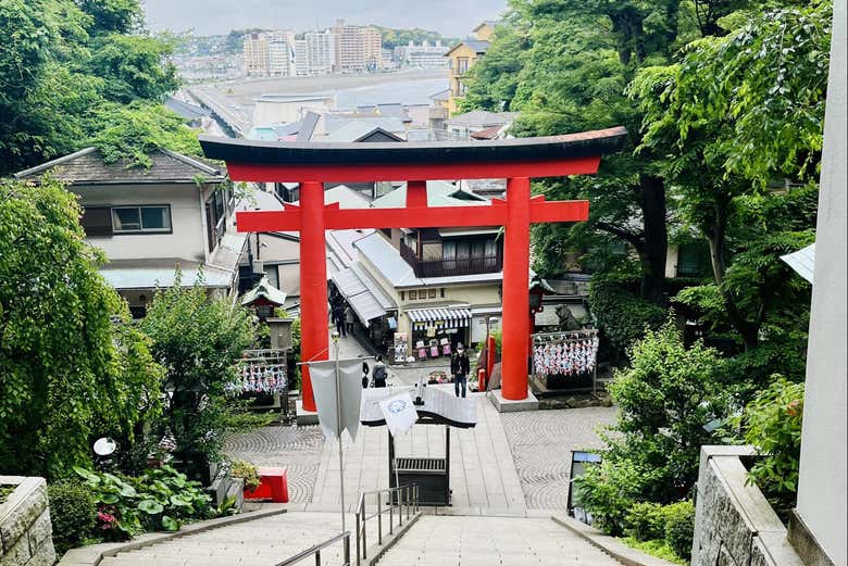Climb the iconic Tsurugaoka Hachimangū Shrine stairs