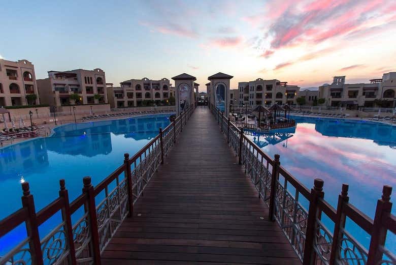 Instalaciones de un lujoso hotel junto al Mar Muerto