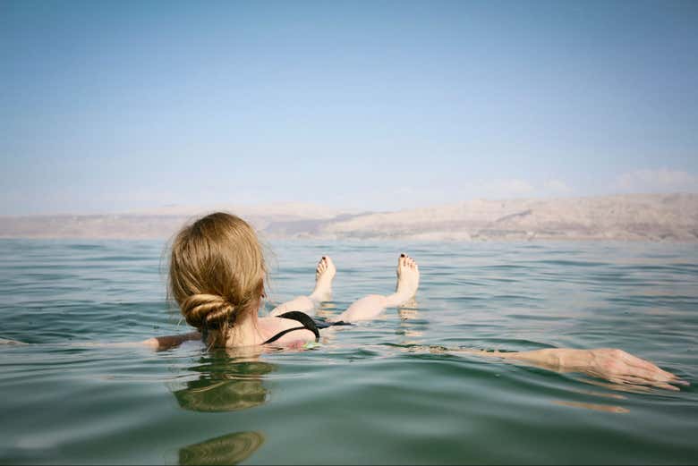 Baignez-vous dans les eaux de la mer Morte !