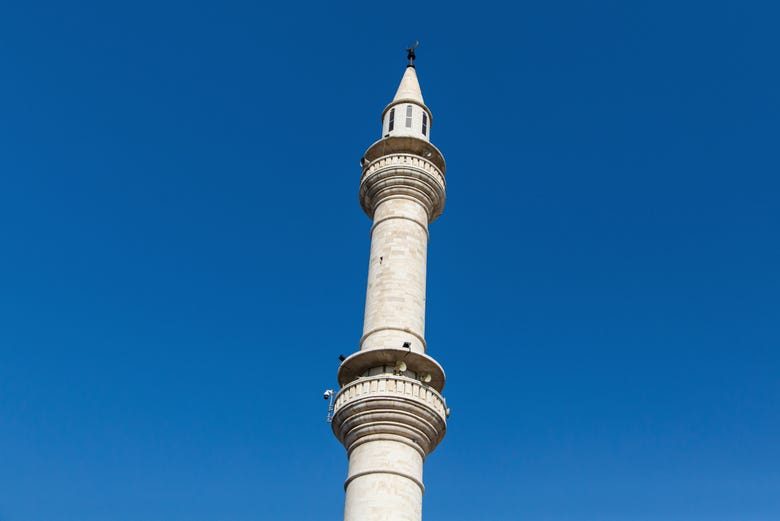Dettaglio del minareto della moschea Al-Hussein