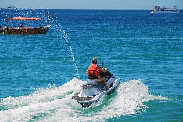 Alquiler de moto de agua en el Mar Rojo