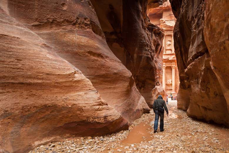 El desfiladero de Siq conduce a Petra