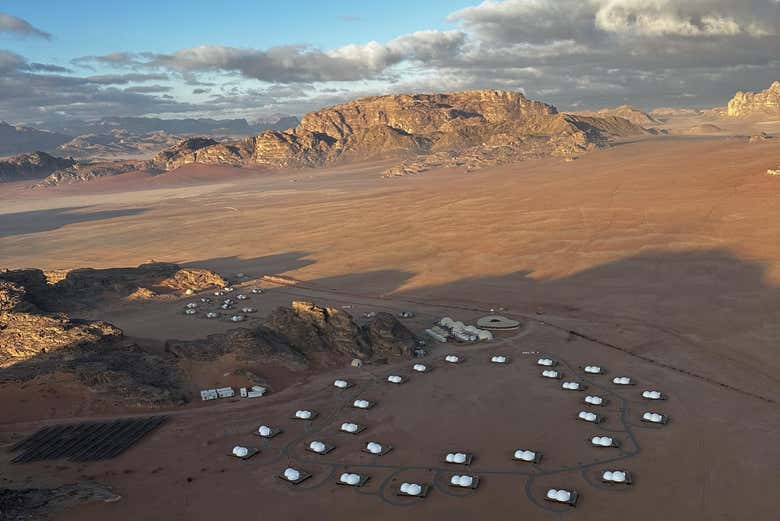 O deserto de Wadi Rum a seus pés