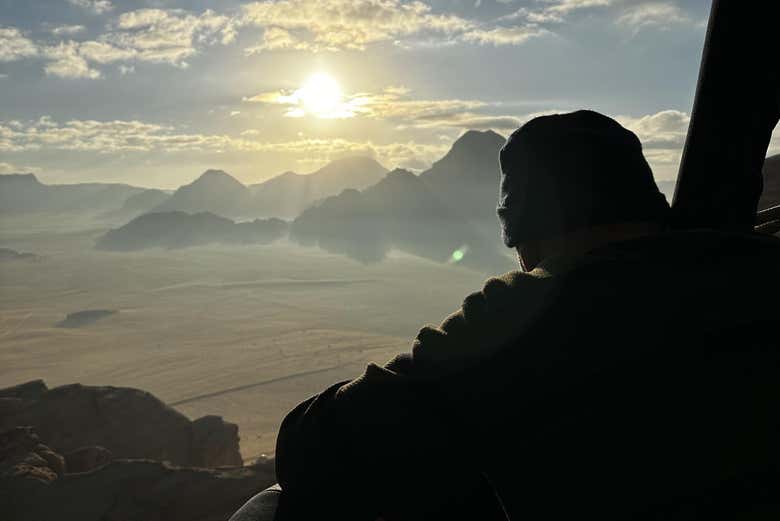 Voando de balão sobre Wadi Rum