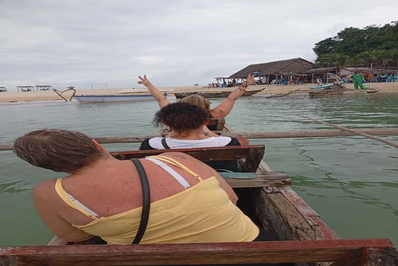 Guests in a canoe enjoying the views at Kongo River